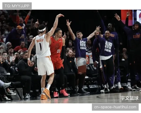 末节决战：布克连续命中三记高难度三分，太阳反超比分